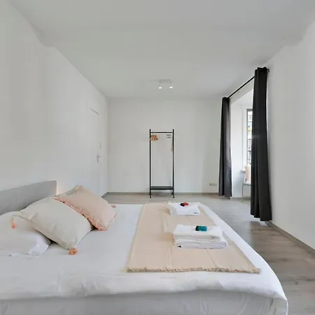 Bright And Spacious Family House In The Center Of