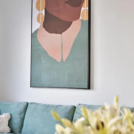 Bright And Spacious Family House In The Center Of בית נופש